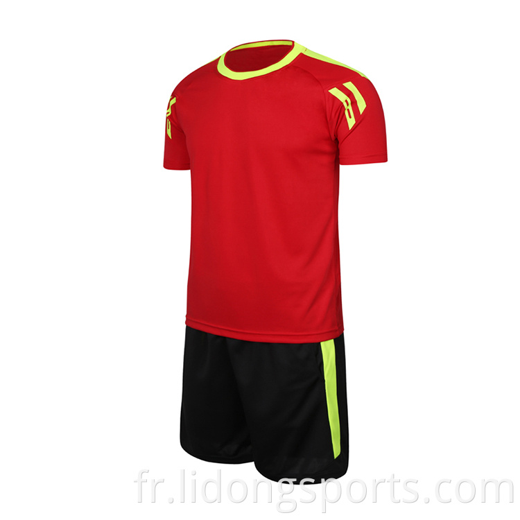 Équipe de football la meilleure vendeuse Portez un maillot de football OEM Uniforms de football bon marché Nouveau modèle fabriqué en Chine